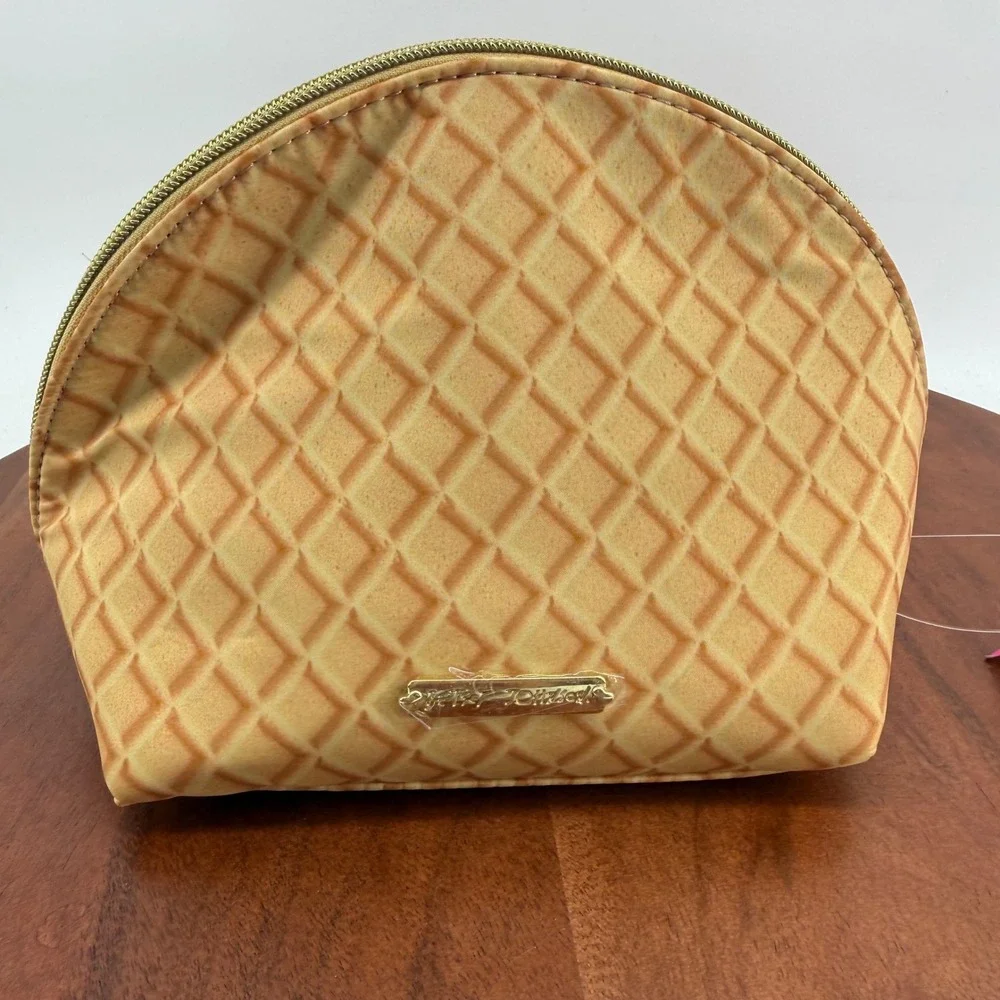 Betsey Johnson Kitsch Cosmetic Bag Womens Tan Ice Cream Sprinkles BM18780 OS